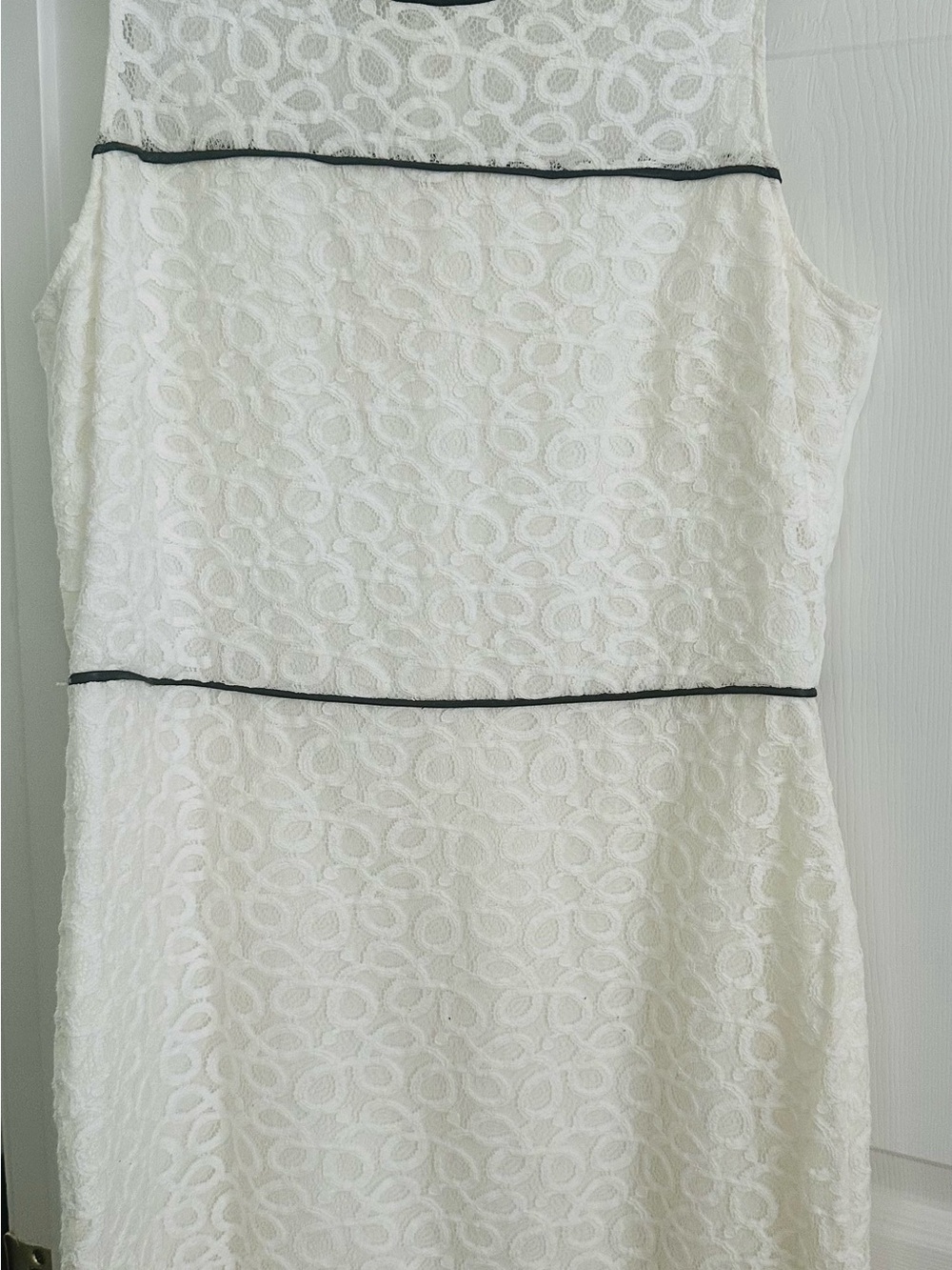 Women’s M Ivory Lace Sheath Dress Black Trim Sleeveless Lined Cocktail Career